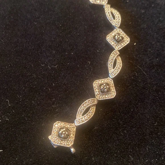 EUC Beautiful 8” 925 Silver Bracelet with black and White Diamonds - Picture 7 of 9